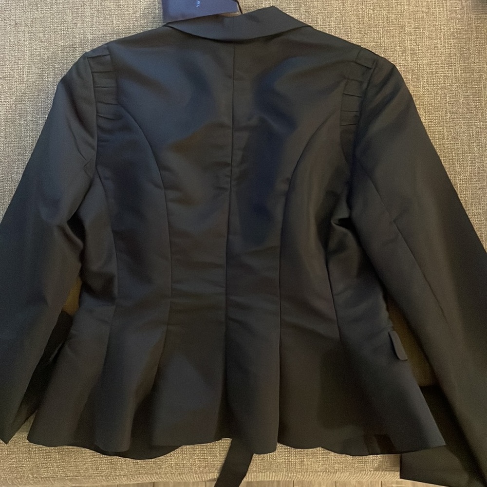 Prada - Picture 2 of 3